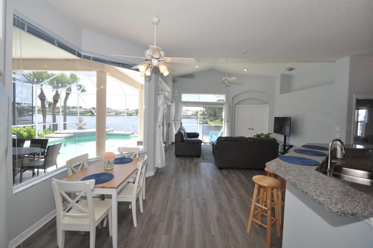 פאלם קוסט Sunset Bay Beautiful Pool Home - Bring Your Boat Or Jet Ski - Canal With Dock- Sleeps 10 - 4 Bd מראה חיצוני תמונה